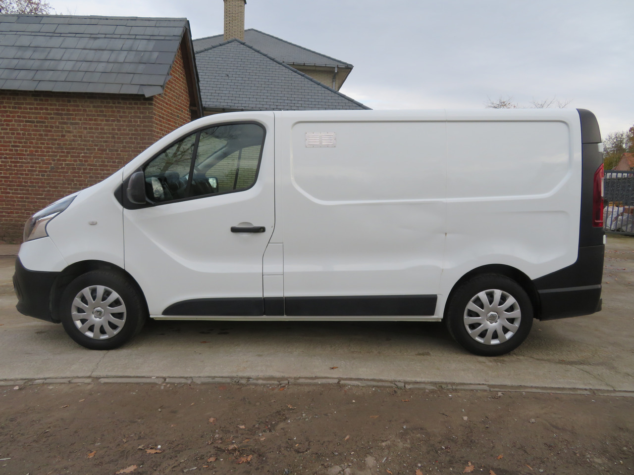 Renault Trafic 1.6dCi L1H1 - Mazs furgons: foto 4 Renault Trafic 1.6dCi L1H1 - Mazs furgons: foto 4