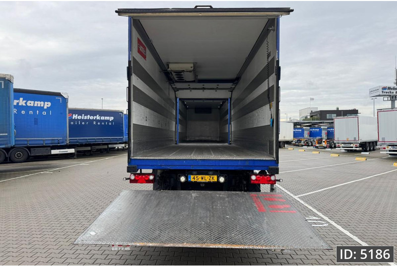 Mercedes-Benz Antos 2736 Day Cab, Euro 6, + Schmitz / Durchladbar / Carrier / 92m3 - Kravas automašīna refrižerators: foto 5 Mercedes-Benz Antos 2736 Day Cab, Euro 6, + Schmitz / Durchladbar / Carrier / 92m3 - Kravas automašīna refrižerators: foto 5