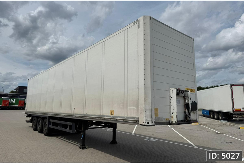 Schmitz Cargobull SCB/S3B / Disk brakes / Double stock / Taillift - Puspiekabe slēgtā virsbūve: foto 4 Schmitz Cargobull SCB/S3B / Disk brakes / Double stock / Taillift - Puspiekabe slēgtā virsbūve: foto 4