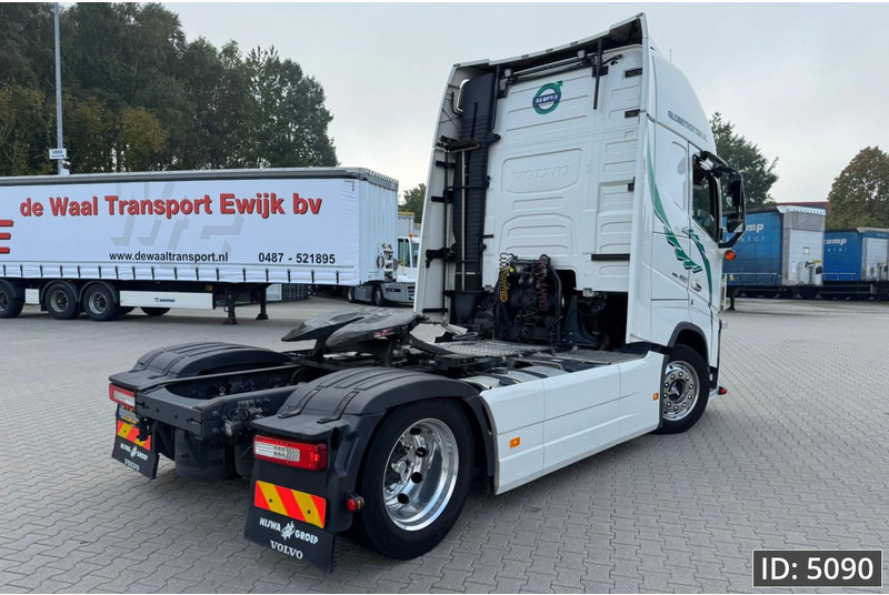 Volvo FH 460 Globetrotter XL, Euro 6, / Like new! / Special interior / Standklima / 2 Tanks - Vilcējs: foto 3 Volvo FH 460 Globetrotter XL, Euro 6, / Like new! / Special interior / Standklima / 2 Tanks - Vilcējs: foto 3