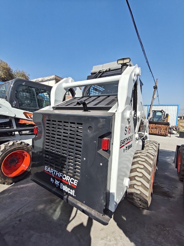 BOBCAT S18 Skid Steer Loader Click for Disconunt - Kompaktiekrāvējs: foto 3 BOBCAT S18 Skid Steer Loader Click for Disconunt - Kompaktiekrāvējs: foto 3
