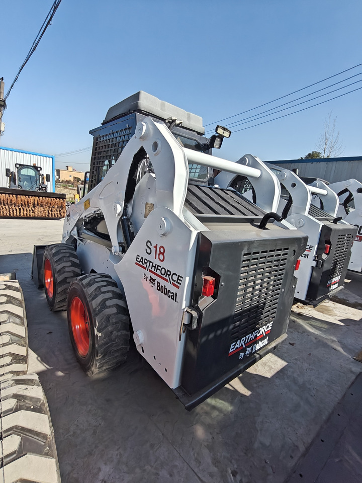 BOBCAT S18 Skid Steer Loader Click for Disconunt - Kompaktiekrāvējs: foto 4 BOBCAT S18 Skid Steer Loader Click for Disconunt - Kompaktiekrāvējs: foto 4