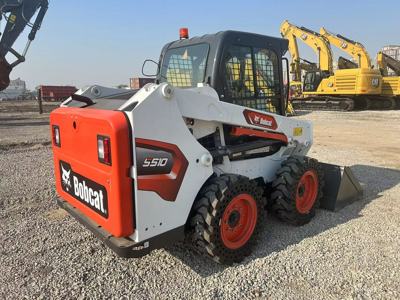 BOBCAT S510 Skid Steer Loader - Kompaktiekrāvējs: foto 3 BOBCAT S510 Skid Steer Loader - Kompaktiekrāvējs: foto 3