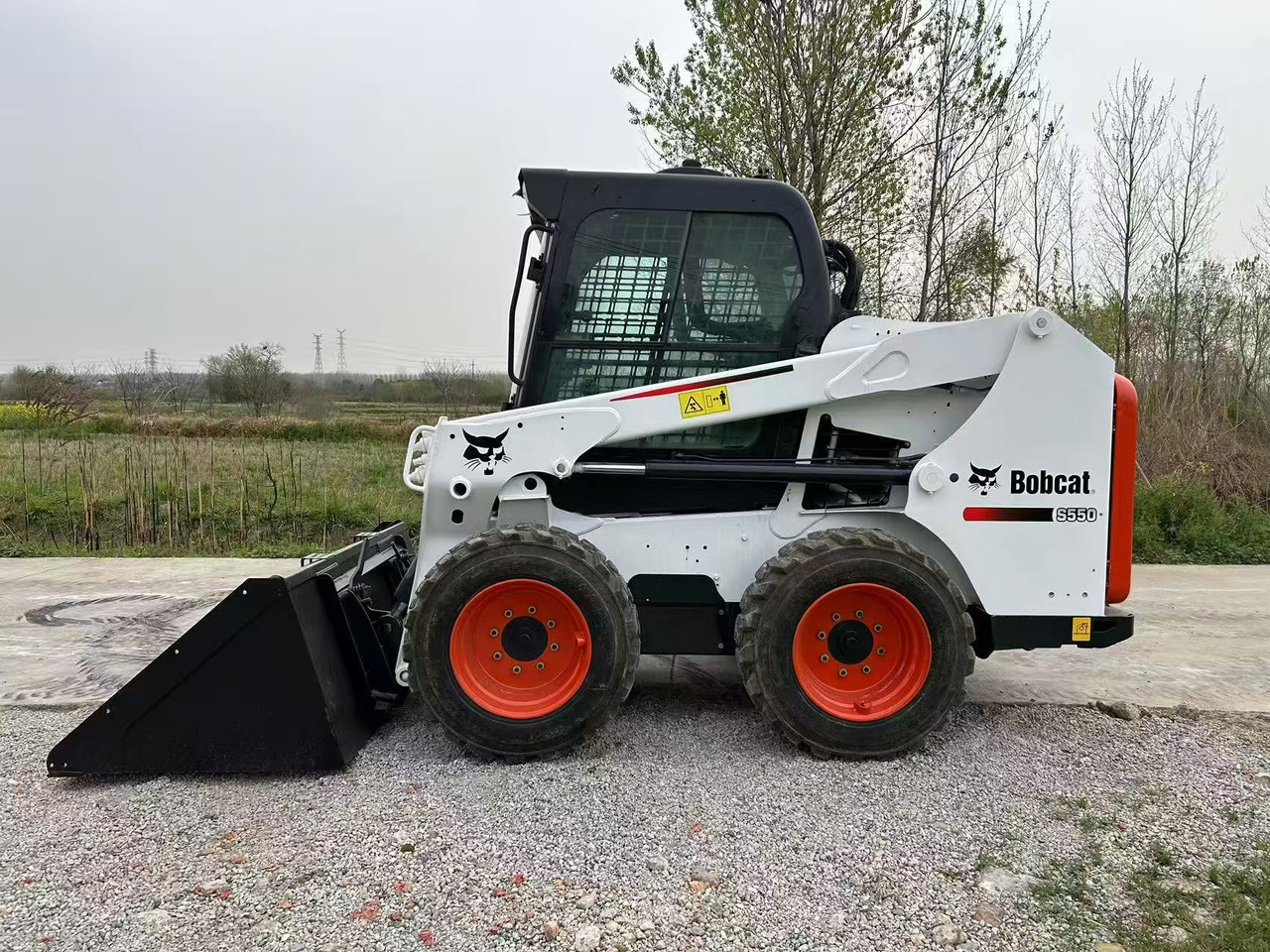 BOBCAT Skid Steer Loader S550 - Kompaktiekrāvējs: foto 2 BOBCAT Skid Steer Loader S550 - Kompaktiekrāvējs: foto 2
