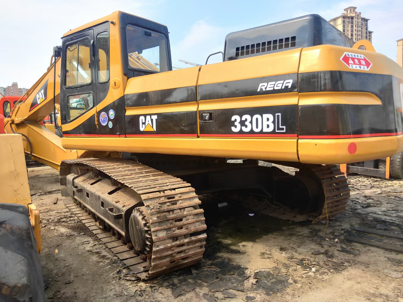 CATERPILLAR 330B - Kāpurķēžu ekskavators: foto 1 CATERPILLAR 330B - Kāpurķēžu ekskavators: foto 1