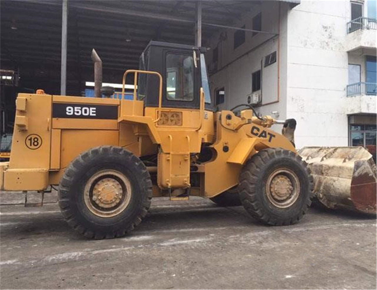 CATERPILLAR 950E - Kompaktiekrāvējs: foto 3 CATERPILLAR 950E - Kompaktiekrāvējs: foto 3