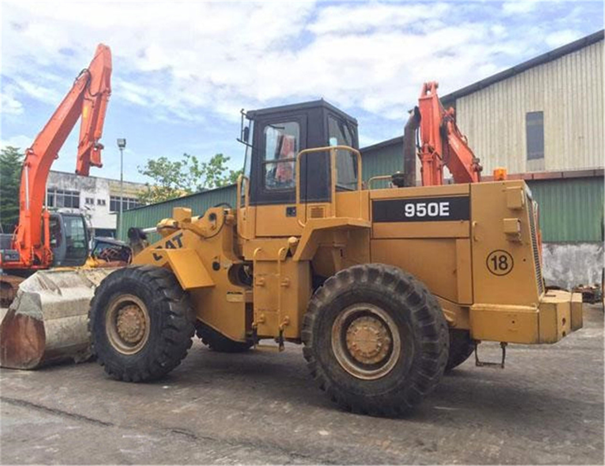 CATERPILLAR 950E - Kompaktiekrāvējs: foto 1 CATERPILLAR 950E - Kompaktiekrāvējs: foto 1