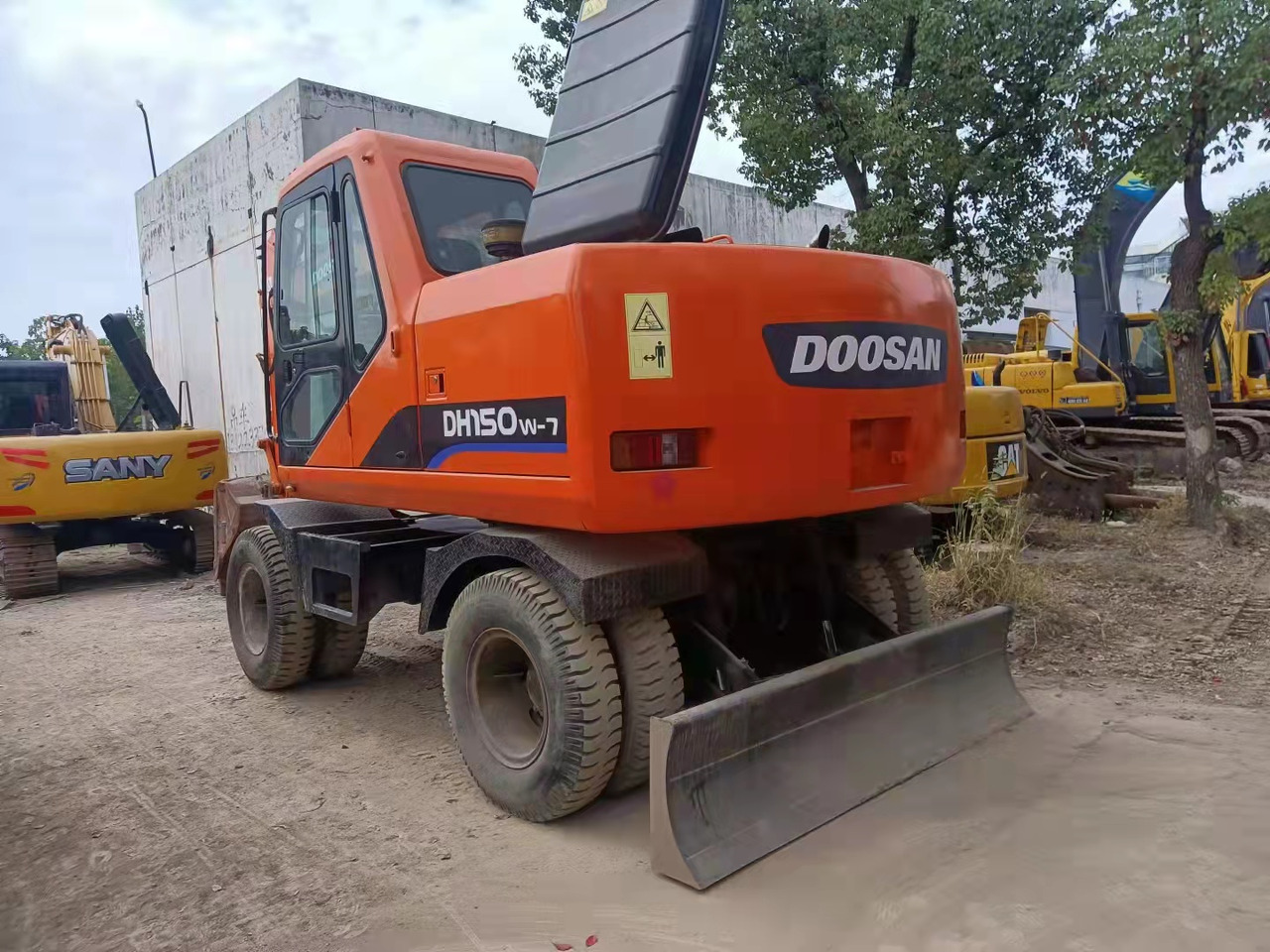 DOOSAN DH150W-7 - Kāpurķēžu ekskavators: foto 2 DOOSAN DH150W-7 - Kāpurķēžu ekskavators: foto 2