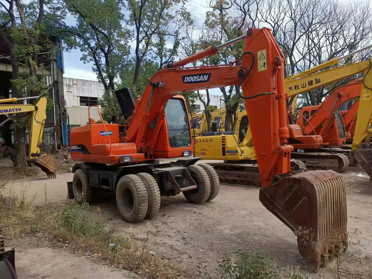 DOOSAN DH150W-7 - Kāpurķēžu ekskavators: foto 4 DOOSAN DH150W-7 - Kāpurķēžu ekskavators: foto 4