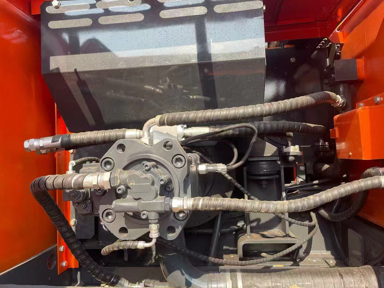 DOOSAN DH225L-9C - Kāpurķēžu ekskavators: foto 4 DOOSAN DH225L-9C - Kāpurķēžu ekskavators: foto 4