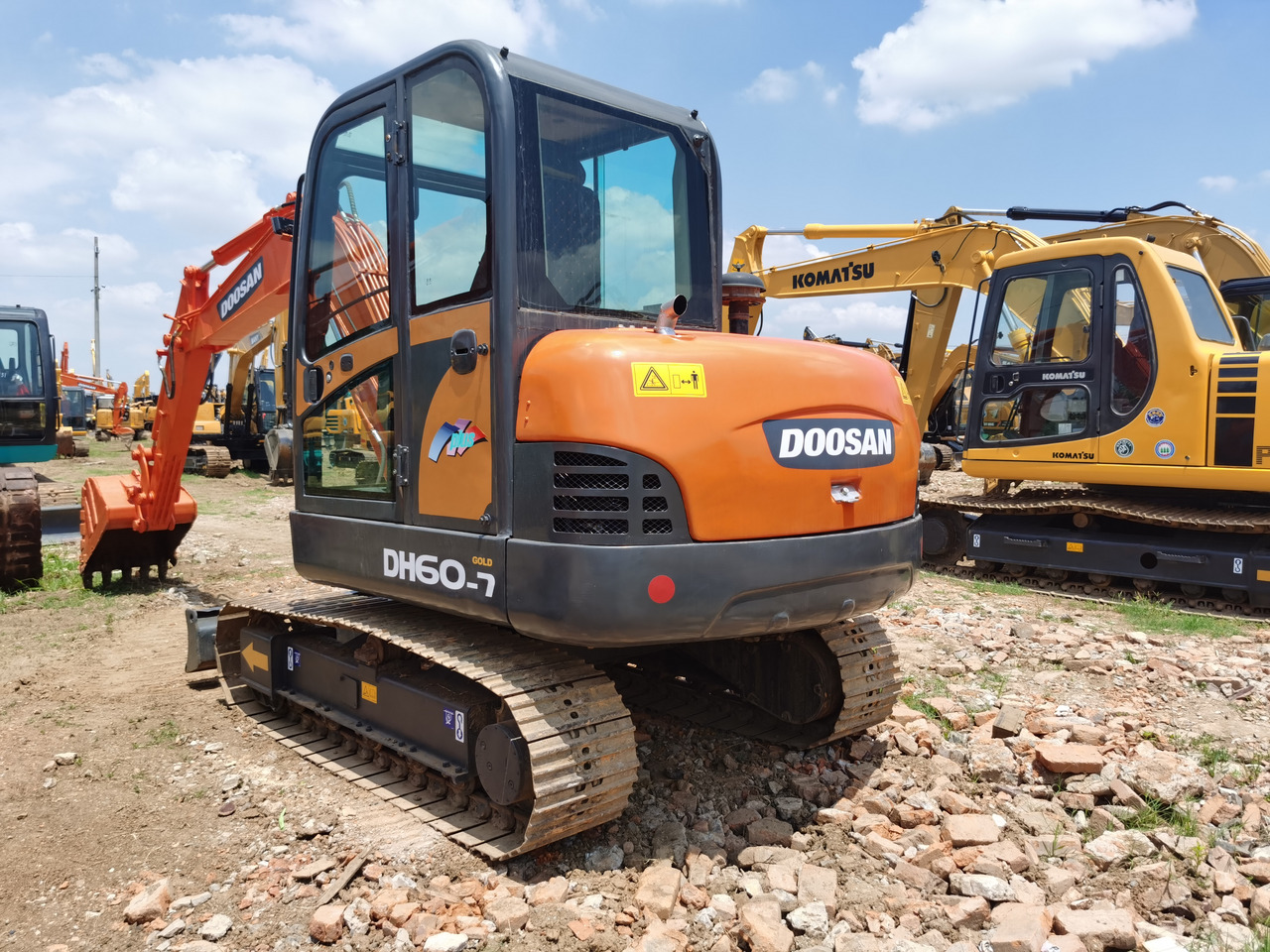 DOOSAN DH60-7 - Kāpurķēžu ekskavators: foto 1 DOOSAN DH60-7 - Kāpurķēžu ekskavators: foto 1