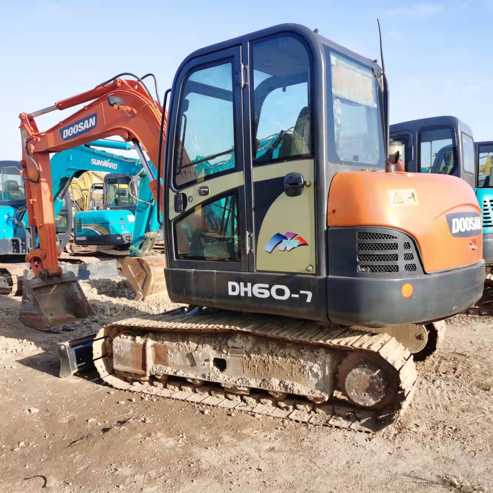 DOOSAN DH60-7 - Kāpurķēžu ekskavators: foto 2 DOOSAN DH60-7 - Kāpurķēžu ekskavators: foto 2