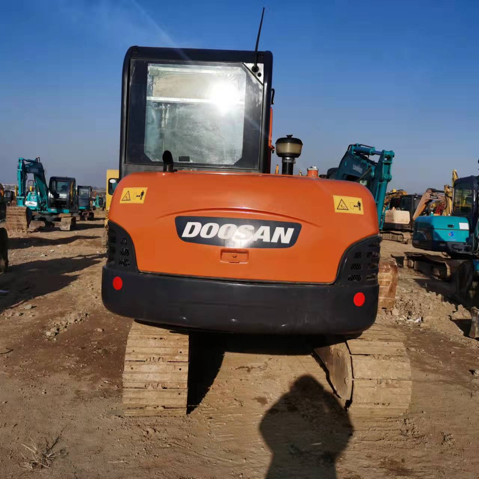 DOOSAN DH60-7 - Kāpurķēžu ekskavators: foto 3 DOOSAN DH60-7 - Kāpurķēžu ekskavators: foto 3