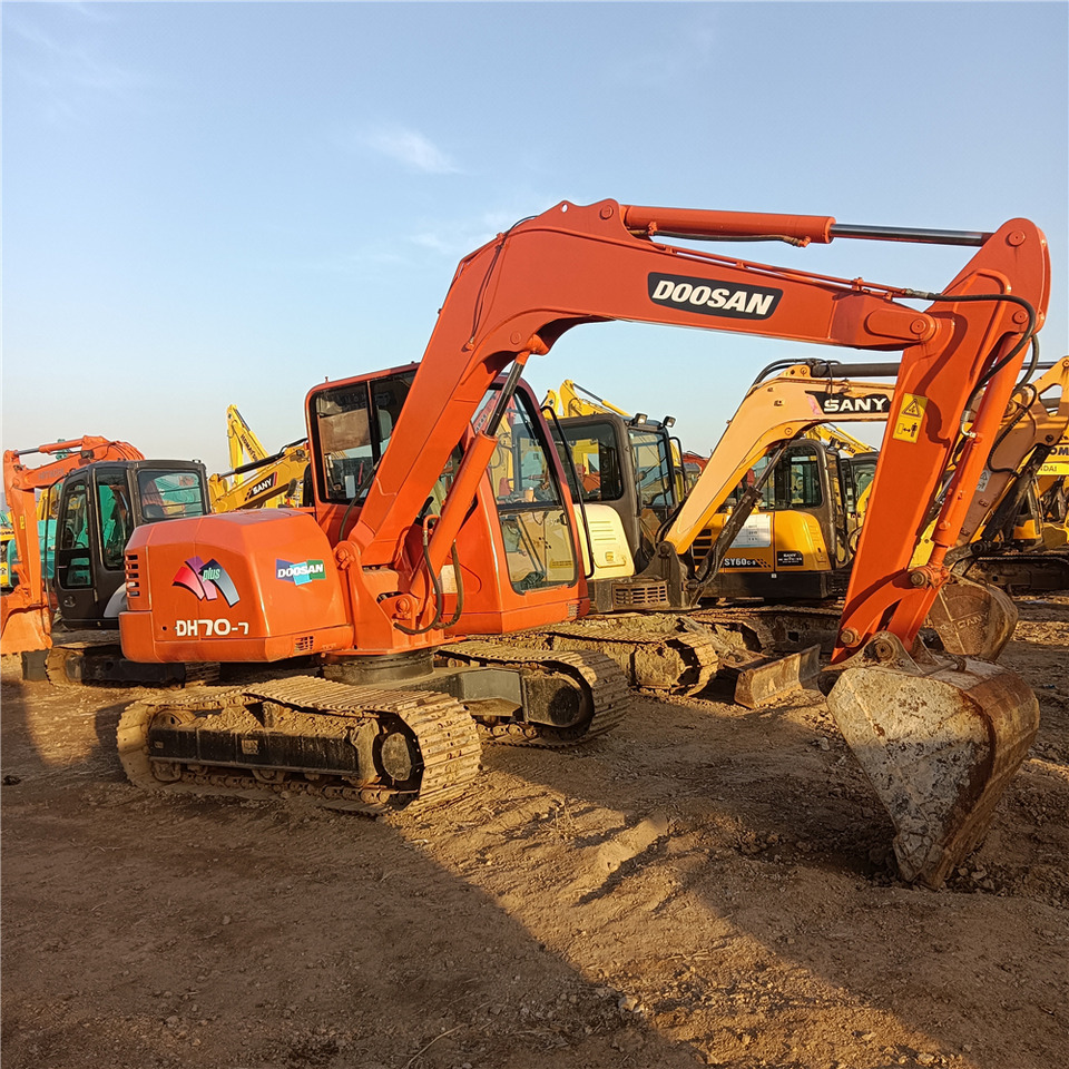 DOOSAN DH70-7 - Kāpurķēžu ekskavators: foto 1 DOOSAN DH70-7 - Kāpurķēžu ekskavators: foto 1