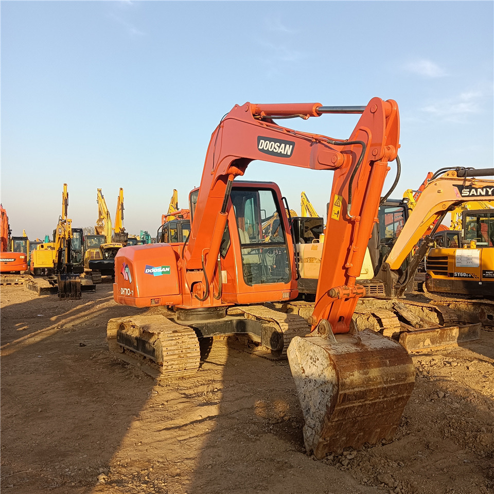 DOOSAN DH70-7 - Kāpurķēžu ekskavators: foto 3 DOOSAN DH70-7 - Kāpurķēžu ekskavators: foto 3