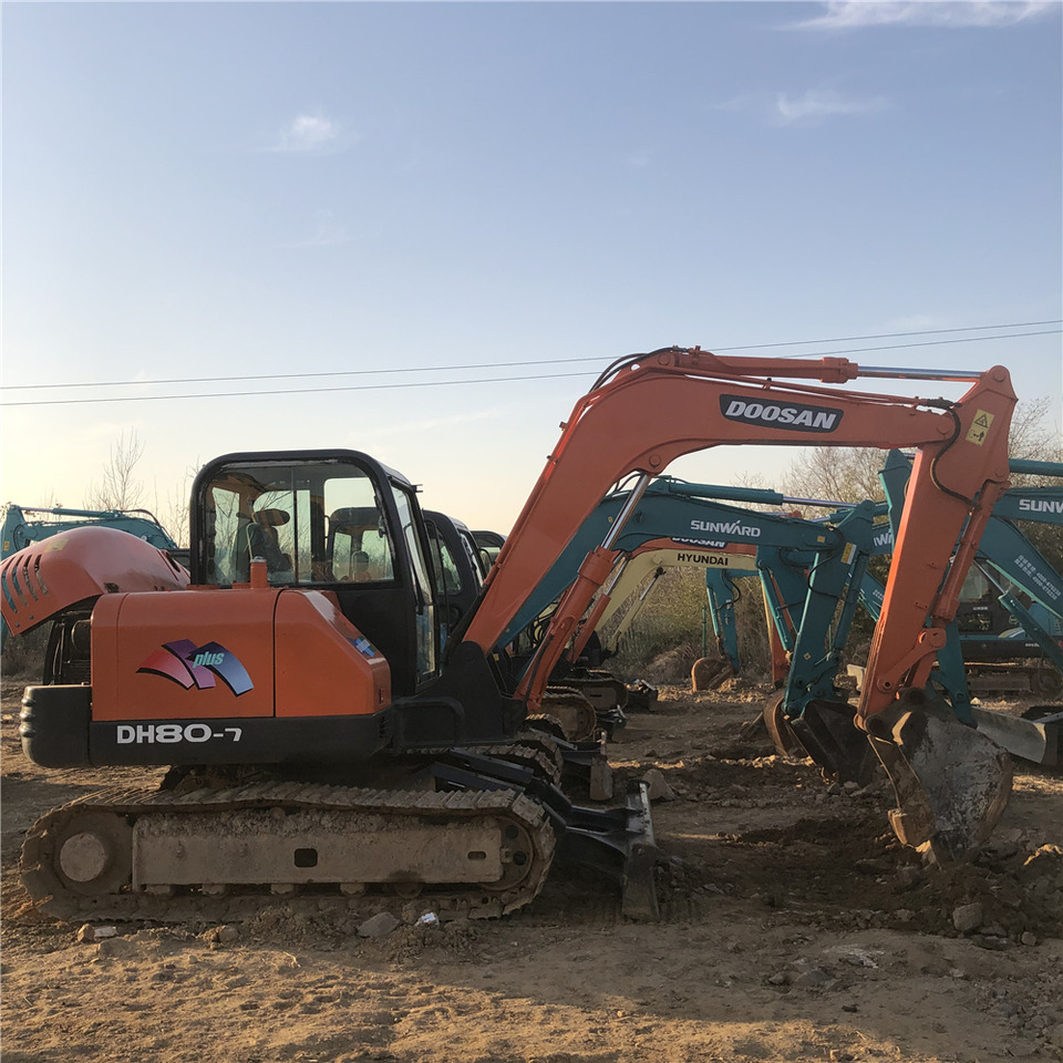 DOOSAN DH80-7 - Kāpurķēžu ekskavators: foto 1 DOOSAN DH80-7 - Kāpurķēžu ekskavators: foto 1