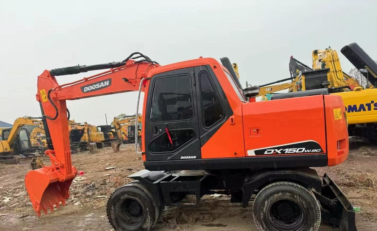 DOOSAN DX150W Wheel Excavator Good Condition - Riteņu ekskavators: foto 2 DOOSAN DX150W Wheel Excavator Good Condition - Riteņu ekskavators: foto 2