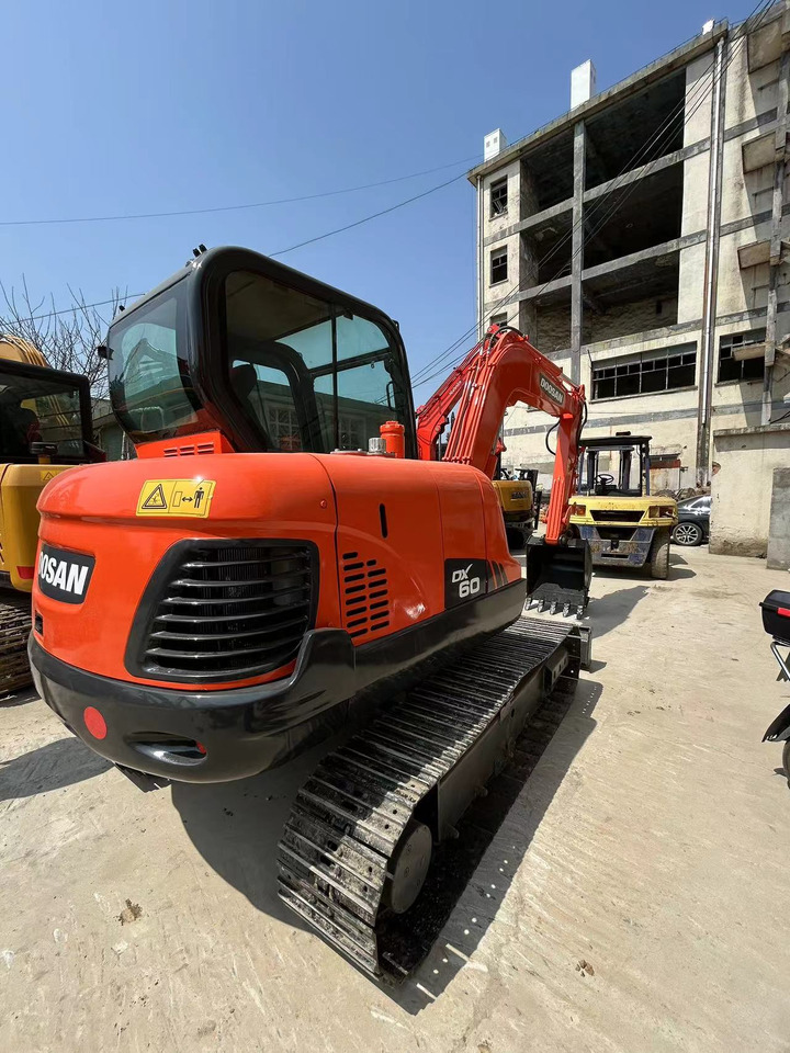 DOOSAN DX60 Mini excavator 6ton - Mini-ekskavators: foto 3 DOOSAN DX60 Mini excavator 6ton - Mini-ekskavators: foto 3