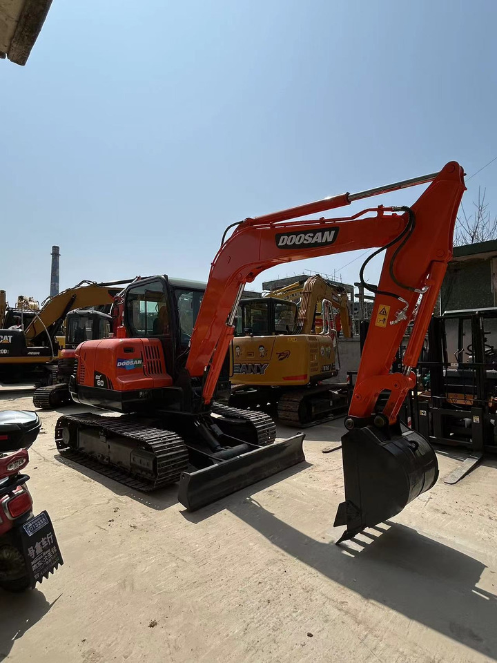 DOOSAN DX60 Mini excavator 6ton - Mini-ekskavators: foto 2 DOOSAN DX60 Mini excavator 6ton - Mini-ekskavators: foto 2