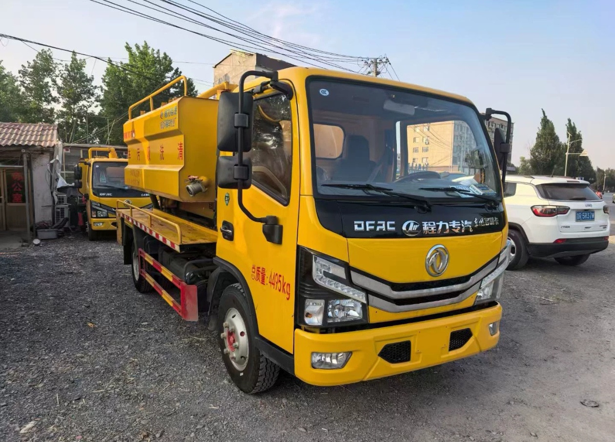 DongFeng Small Sewage Truck - Asenizācijas mašīna: foto 2 DongFeng Small Sewage Truck - Asenizācijas mašīna: foto 2