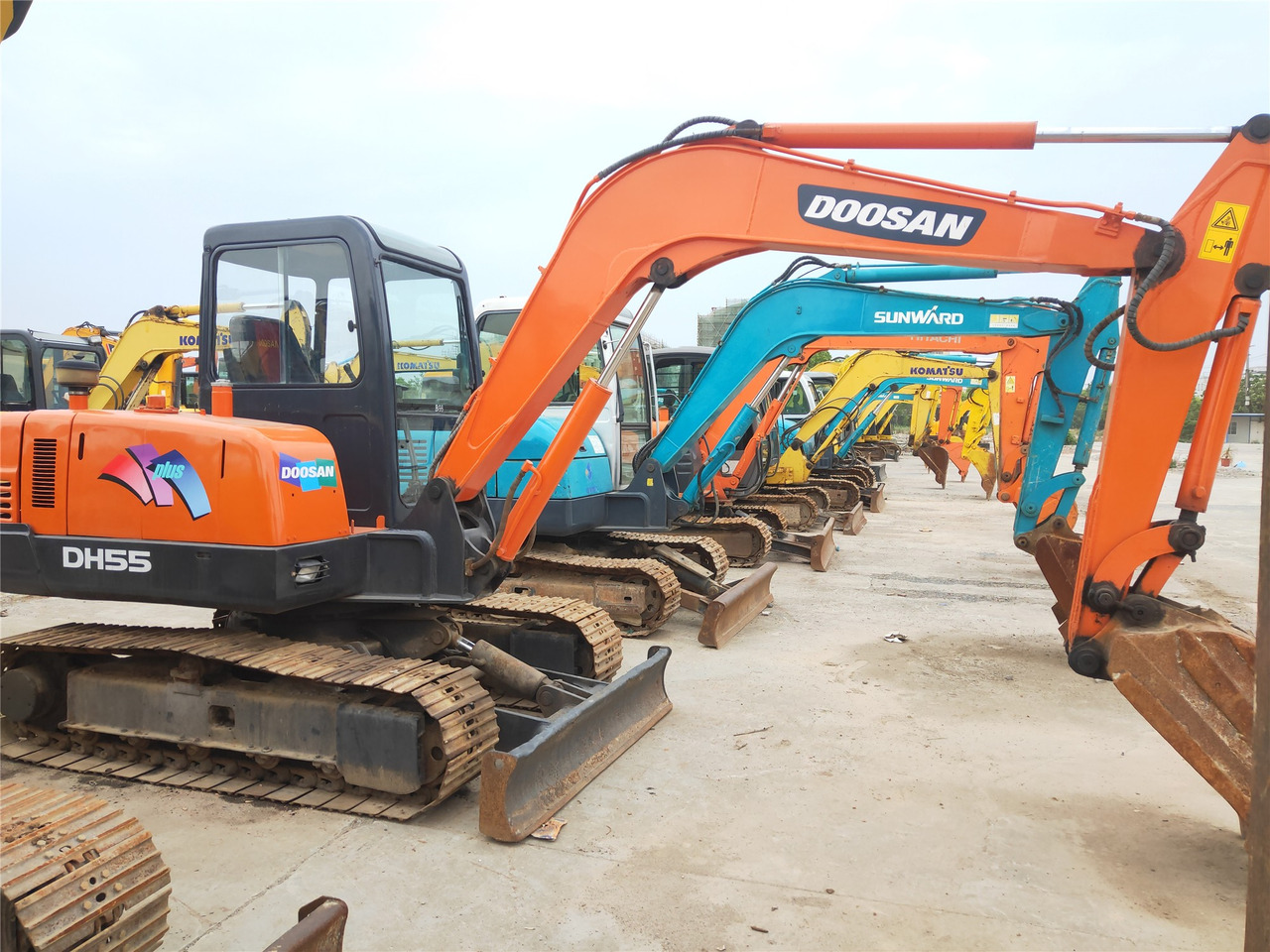 Doosan Crawler Excavator DH55 Good Condition Click for Discount - Kāpurķēžu ekskavators: foto 1 Doosan Crawler Excavator DH55 Good Condition Click for Discount - Kāpurķēžu ekskavators: foto 1
