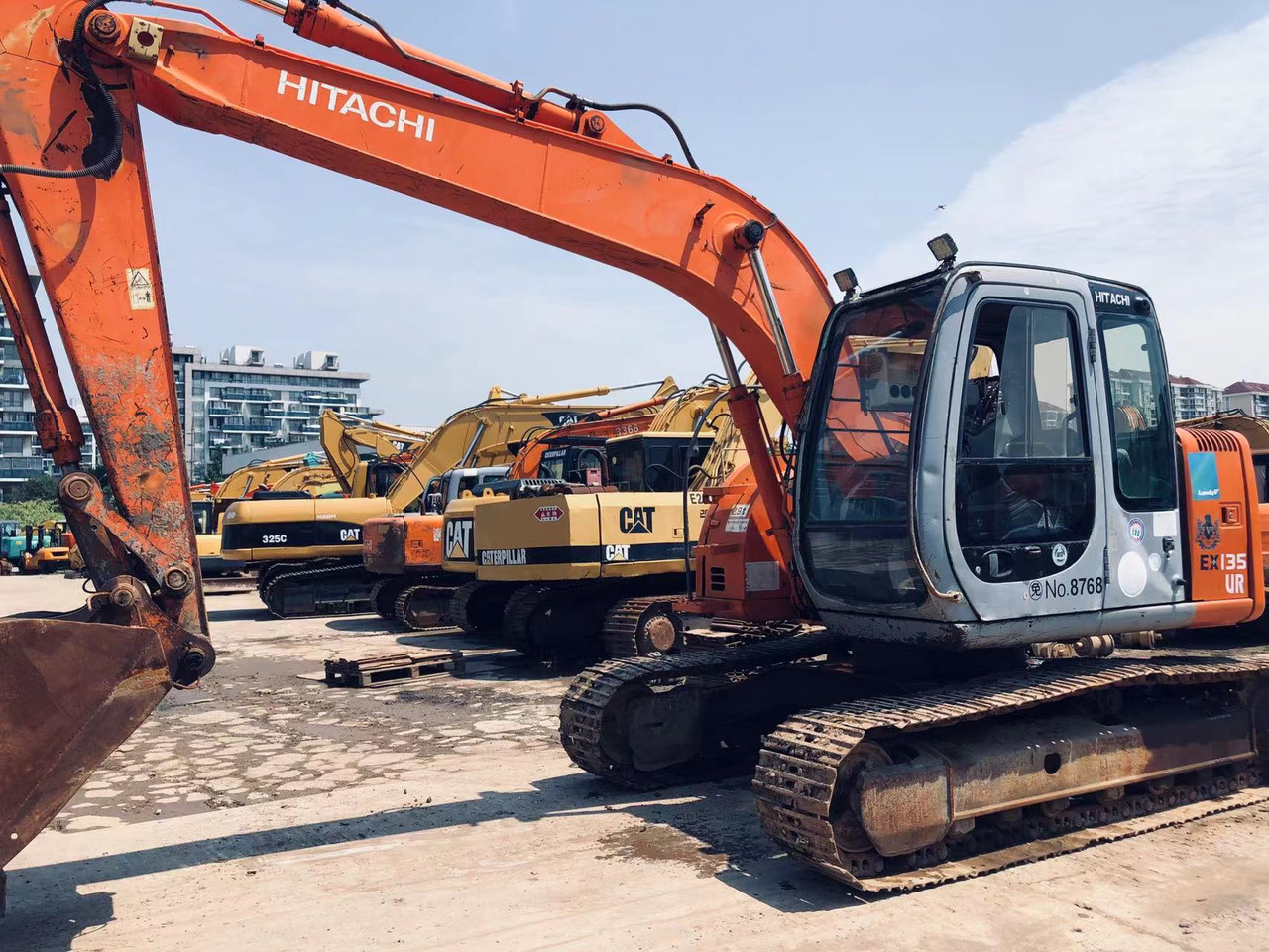 HITACHI EX135 - Kāpurķēžu ekskavators: foto 1 HITACHI EX135 - Kāpurķēžu ekskavators: foto 1