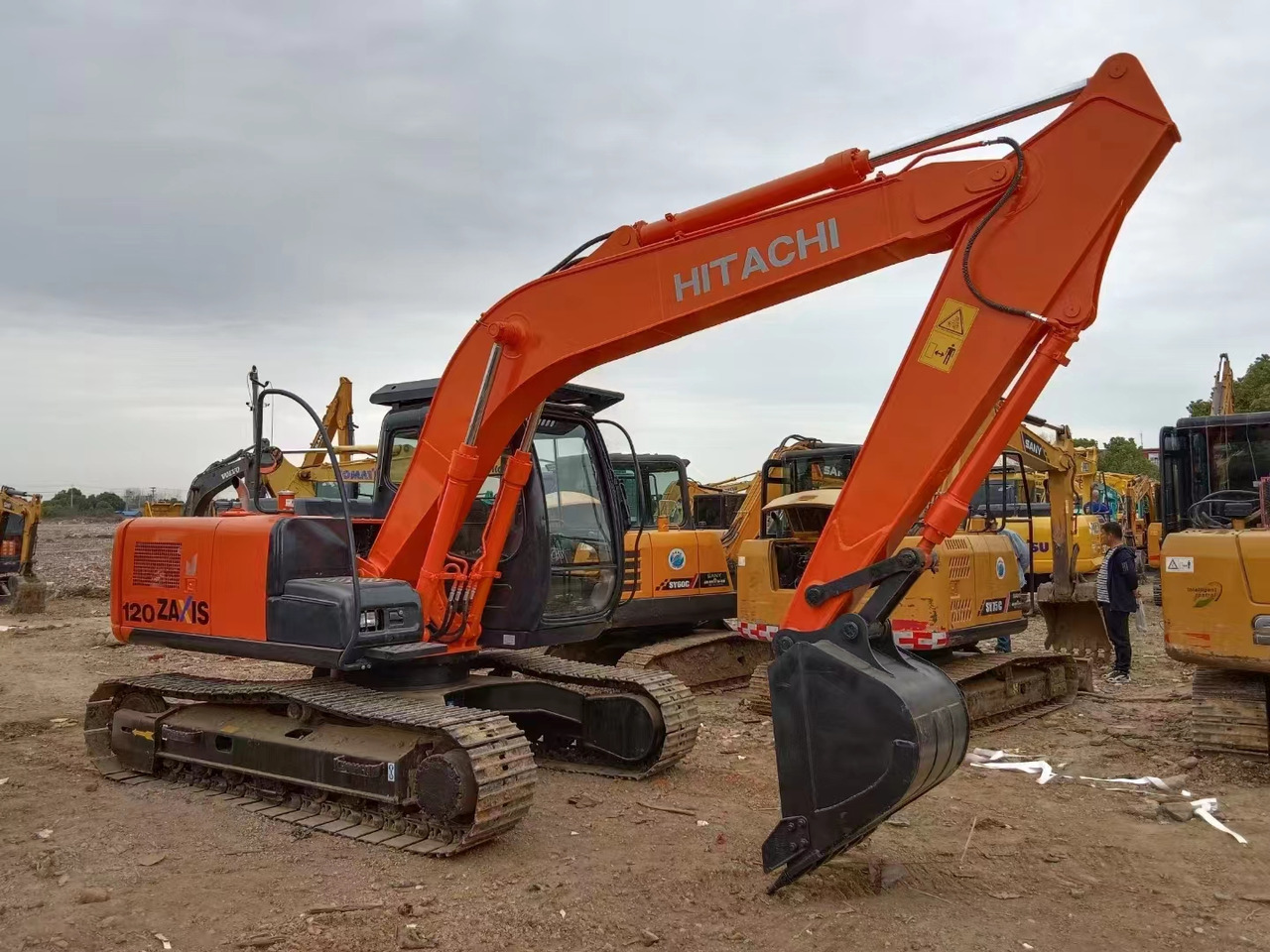 HITACHI Wheel Excavator ZX120 Click Here for Discount - Kāpurķēžu ekskavators: foto 2 HITACHI Wheel Excavator ZX120 Click Here for Discount - Kāpurķēžu ekskavators: foto 2