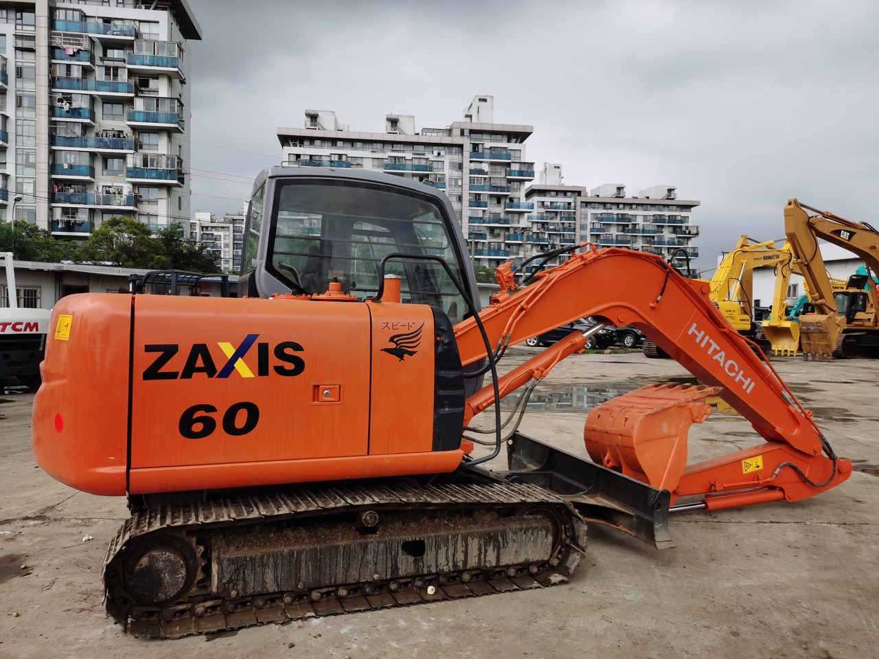 HITACHI ZX60 - Kāpurķēžu ekskavators: foto 1 HITACHI ZX60 - Kāpurķēžu ekskavators: foto 1