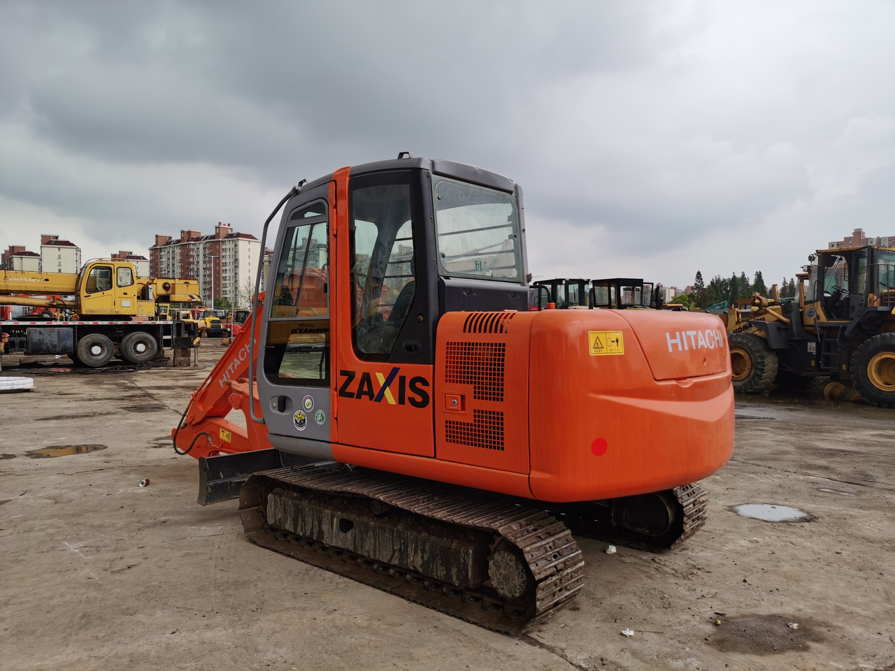 HITACHI ZX60 - Kāpurķēžu ekskavators: foto 3 HITACHI ZX60 - Kāpurķēžu ekskavators: foto 3
