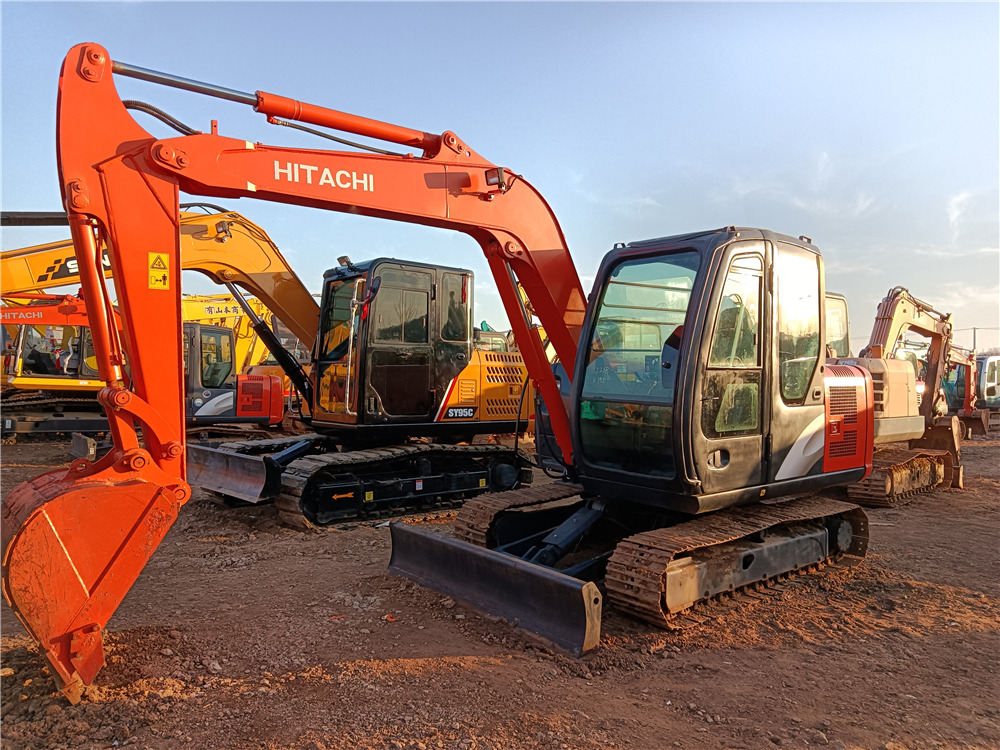 HITACHI ZX60 - Kāpurķēžu ekskavators: foto 2 HITACHI ZX60 - Kāpurķēžu ekskavators: foto 2