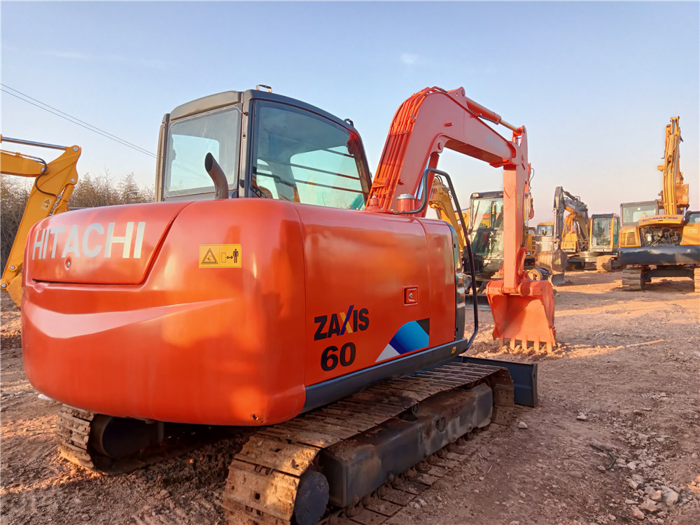 HITACHI ZX60 - Kāpurķēžu ekskavators: foto 4 HITACHI ZX60 - Kāpurķēžu ekskavators: foto 4