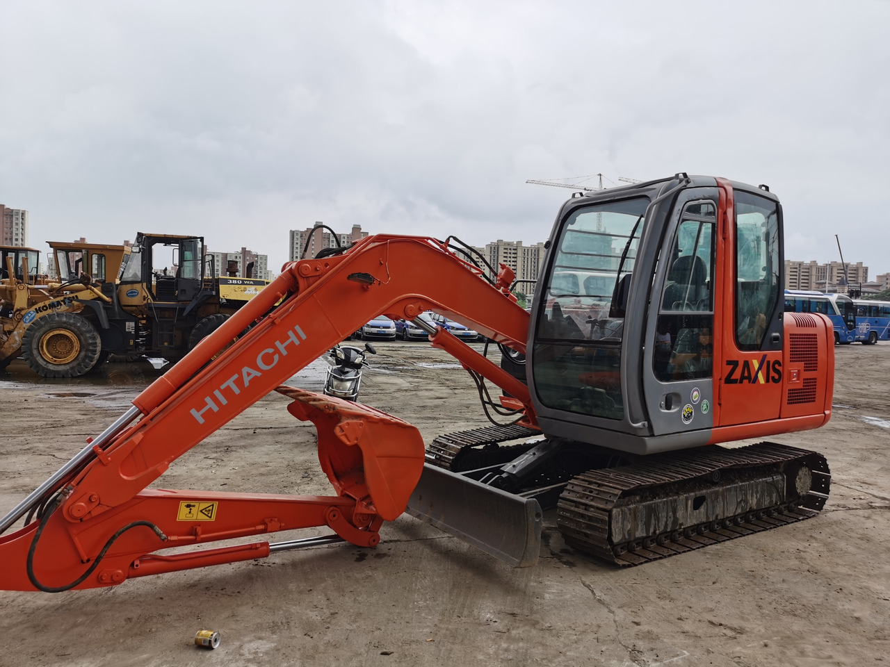 HITACHI ZX60 - Kāpurķēžu ekskavators: foto 4 HITACHI ZX60 - Kāpurķēžu ekskavators: foto 4