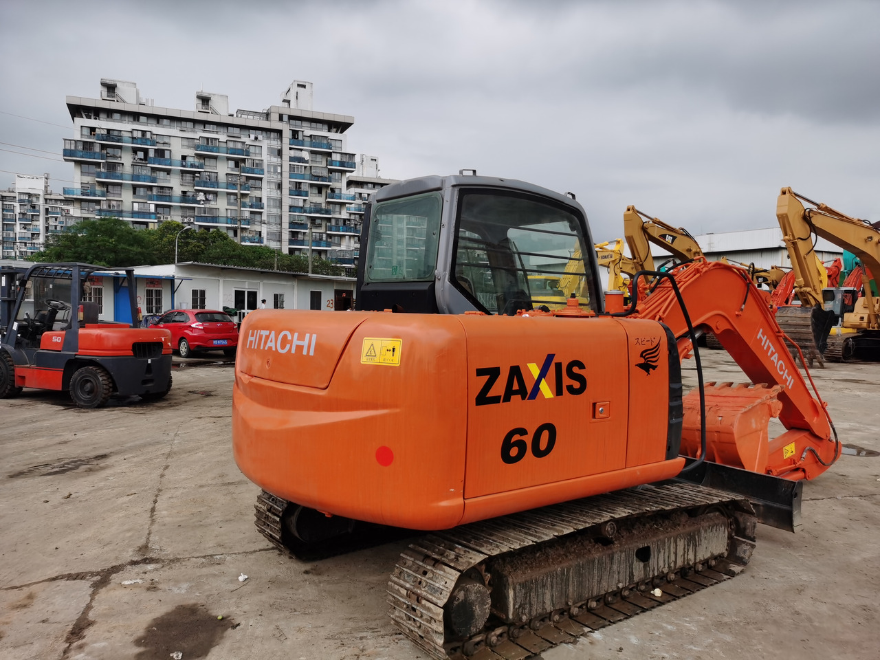 HITACHI ZX60 - Kāpurķēžu ekskavators: foto 2 HITACHI ZX60 - Kāpurķēžu ekskavators: foto 2