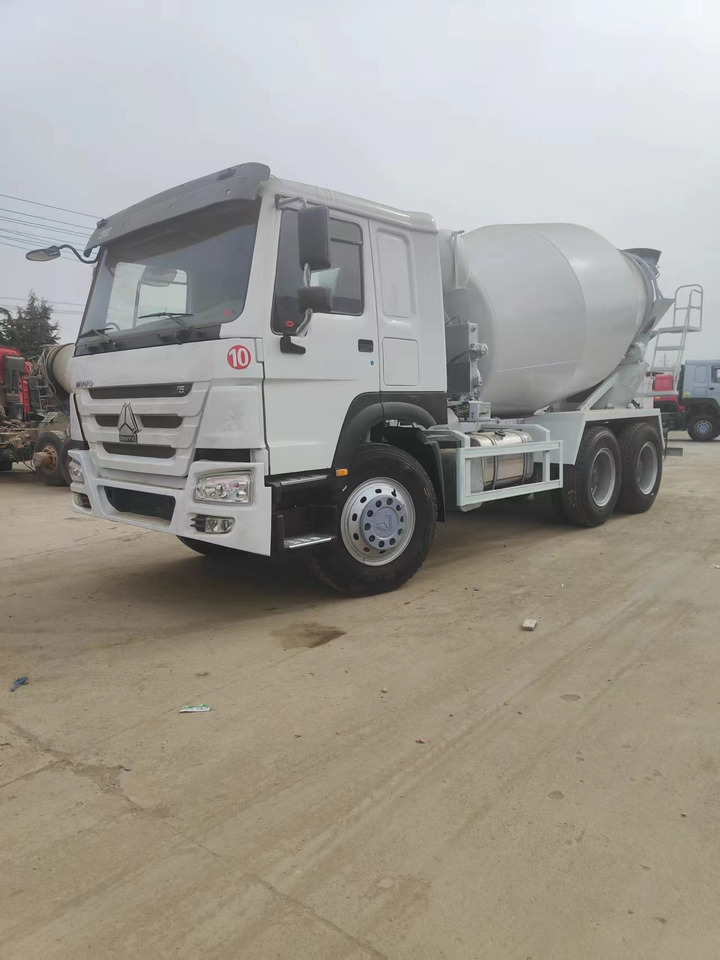 HOWO 375 Cement Mixer Truck 6*4 - Betonvedējs: foto 1 HOWO 375 Cement Mixer Truck 6*4 - Betonvedējs: foto 1