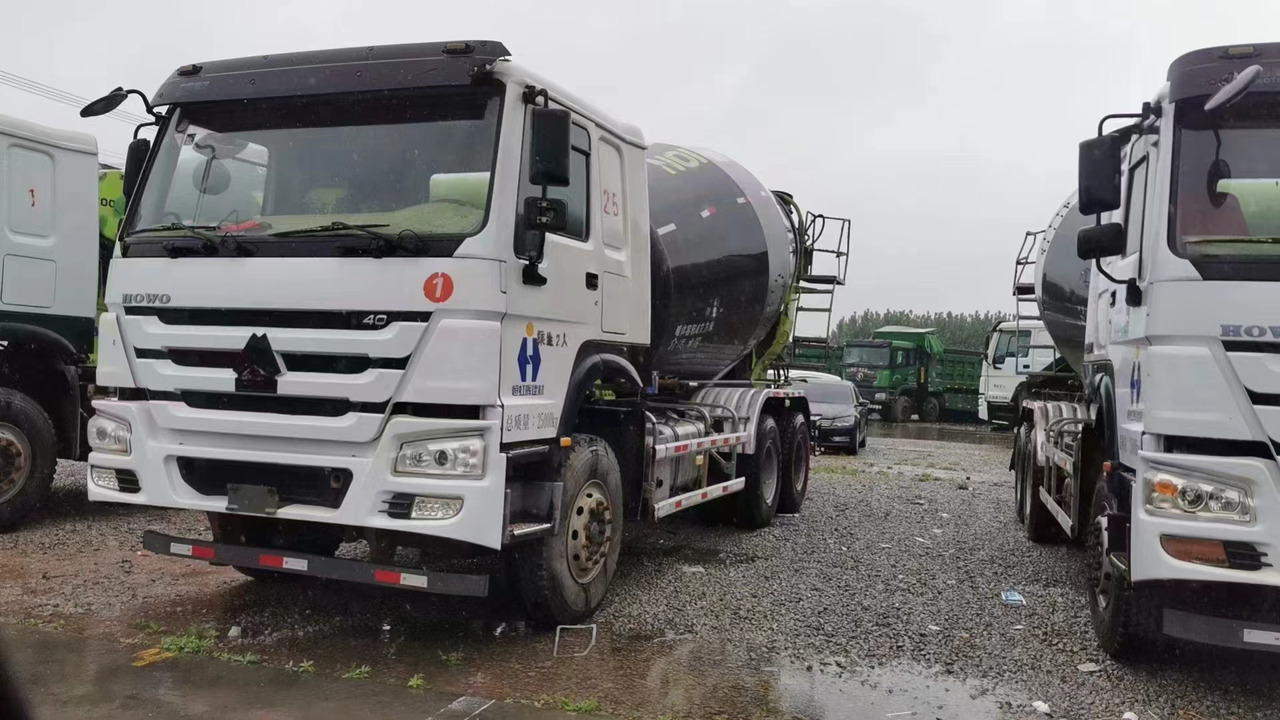 HOWO 6*4 Cement Mixer Truck - Betonvedējs: foto 5 HOWO 6*4 Cement Mixer Truck - Betonvedējs: foto 5