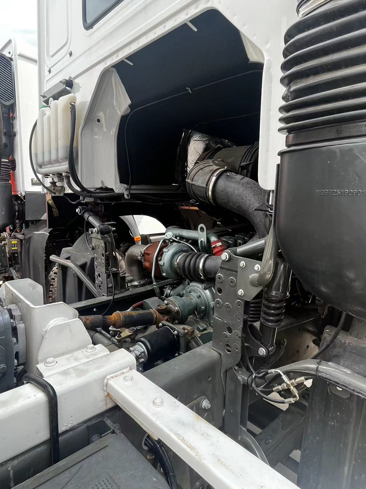 HOWO Cement Mixer Truck 12cube Click Here for Discount - Betonvedējs: foto 2 HOWO Cement Mixer Truck 12cube Click Here for Discount - Betonvedējs: foto 2