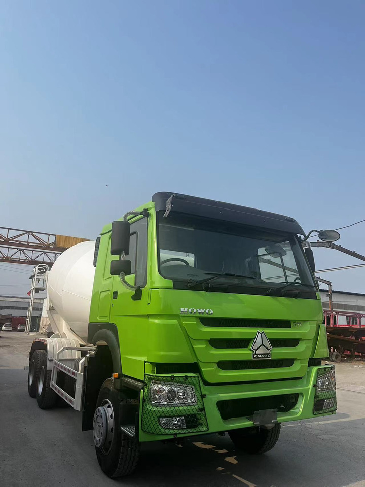 HOWO Cement Mixer Truck 6*4 - Betonvedējs: foto 3 HOWO Cement Mixer Truck 6*4 - Betonvedējs: foto 3