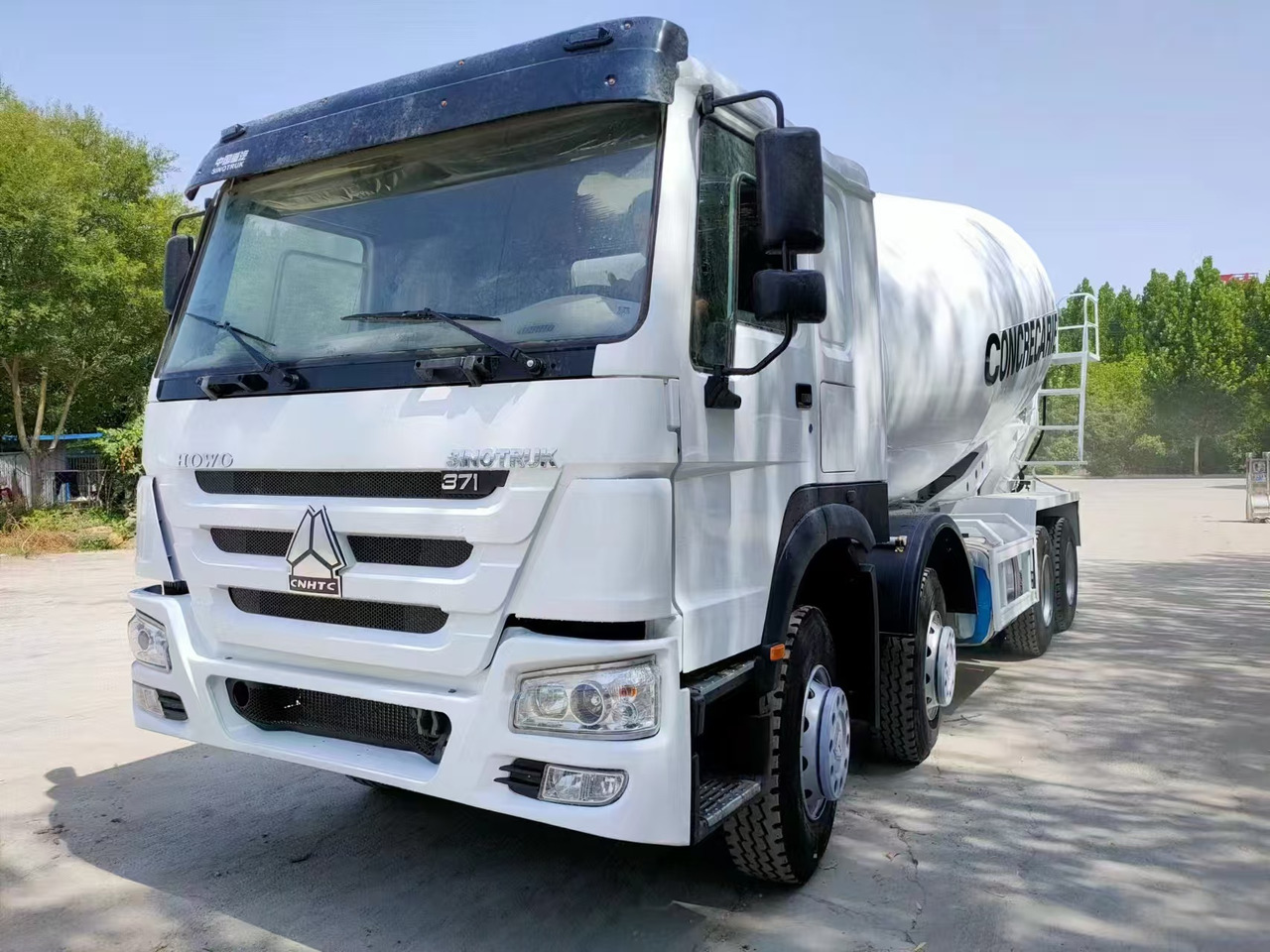HOWO Cement Mixer Truck Click for Discount - Šasija kravas automašīna: foto 3 HOWO Cement Mixer Truck Click for Discount - Šasija kravas automašīna: foto 3
