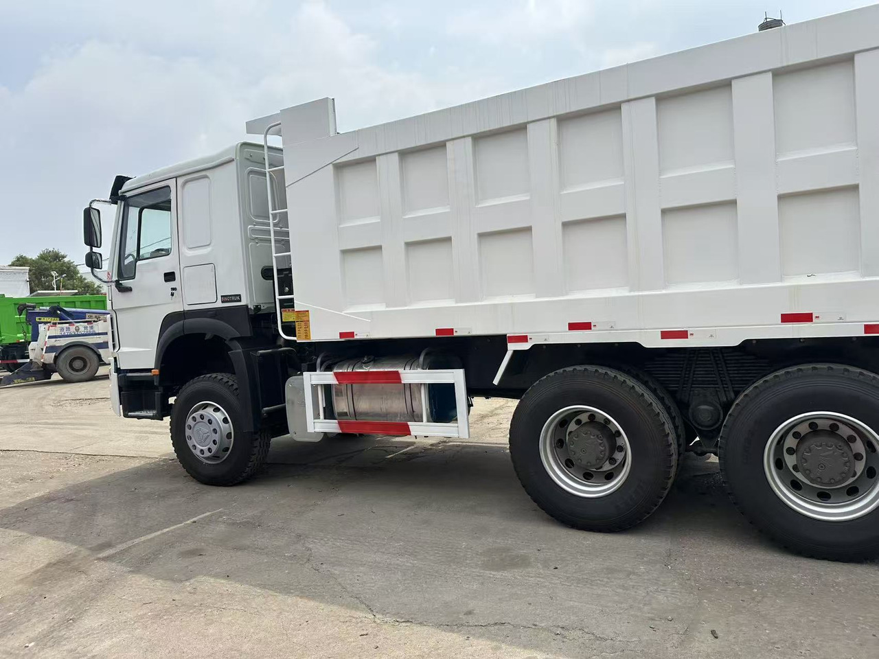 HOWO Dump Truck 6x4 Click Here for Discount - Kravas automašīna pašizgāzējs: foto 4 HOWO Dump Truck 6x4 Click Here for Discount - Kravas automašīna pašizgāzējs: foto 4