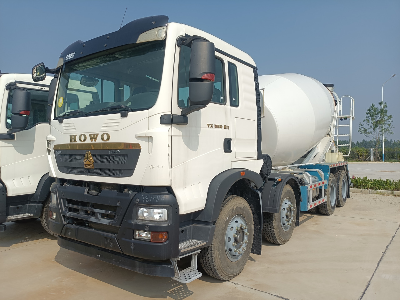 HOWO TX350 Cement Mixer Truck - Betonvedējs: foto 1 HOWO TX350 Cement Mixer Truck - Betonvedējs: foto 1