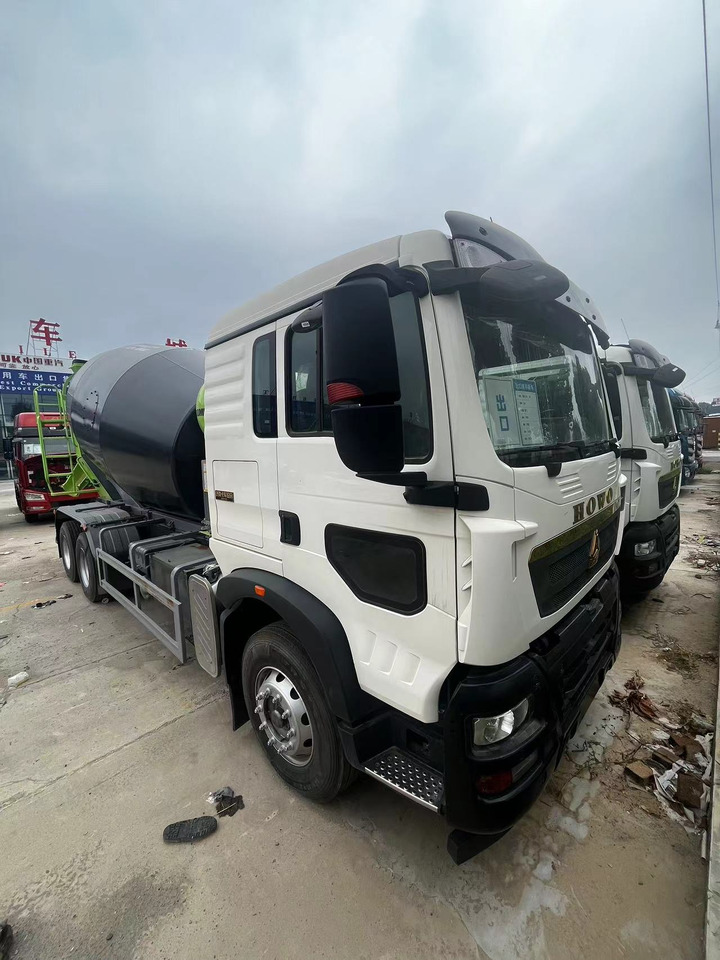 HOWO TX350 Cement Mixer Truck - Betonvedējs: foto 2 HOWO TX350 Cement Mixer Truck - Betonvedējs: foto 2