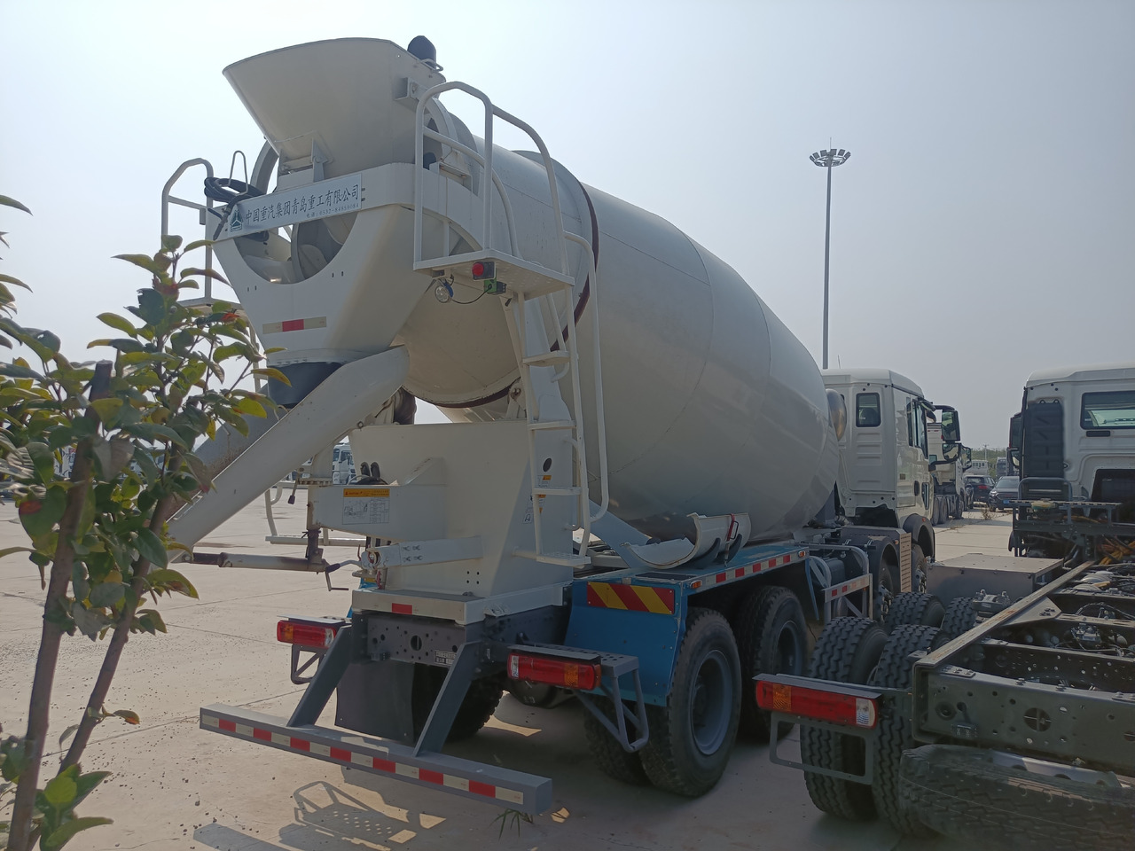 HOWO TX350 Cement Mixer Truck - Betonvedējs: foto 5 HOWO TX350 Cement Mixer Truck - Betonvedējs: foto 5