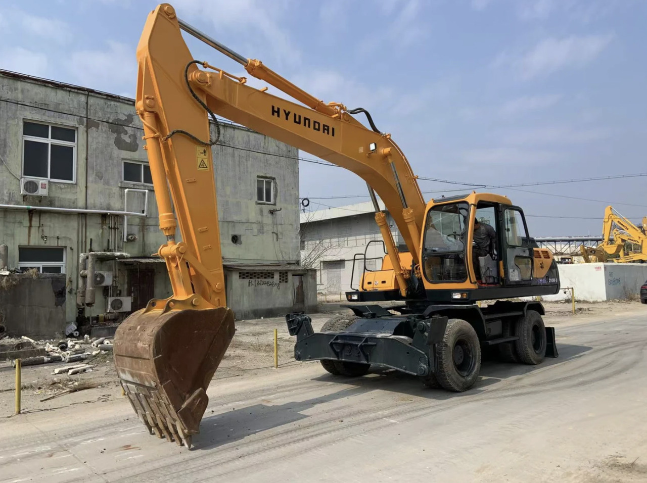 HYUNDAI R210W-9 - Kāpurķēžu ekskavators: foto 4 HYUNDAI R210W-9 - Kāpurķēžu ekskavators: foto 4