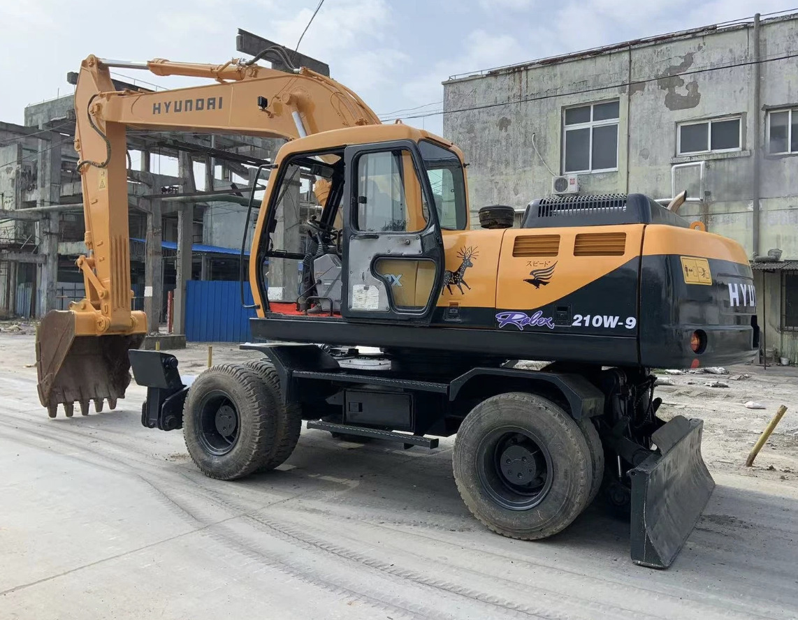 HYUNDAI R210W-9 - Kāpurķēžu ekskavators: foto 1 HYUNDAI R210W-9 - Kāpurķēžu ekskavators: foto 1