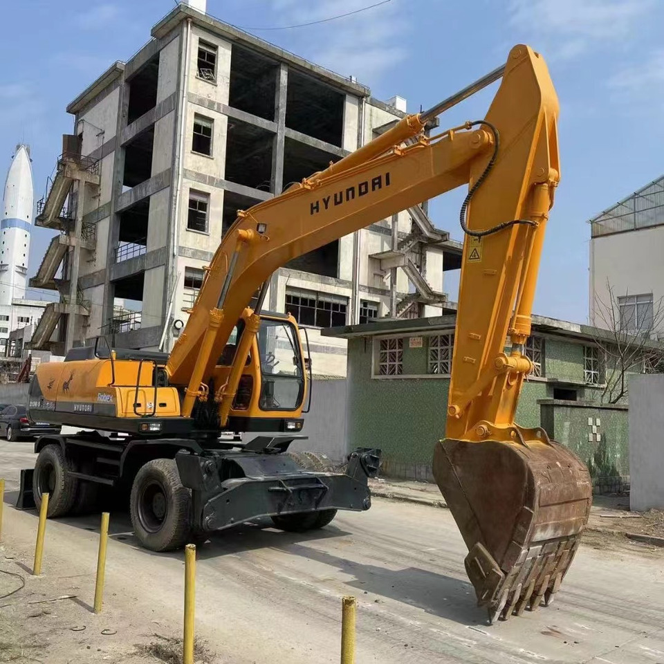 HYUNDAI R210W-9 - Riteņu iekrāvējs: foto 4 HYUNDAI R210W-9 - Riteņu iekrāvējs: foto 4