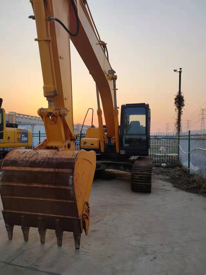 HYUNDAI R225LC-7 - Riteņu ekskavators: foto 2 HYUNDAI R225LC-7 - Riteņu ekskavators: foto 2