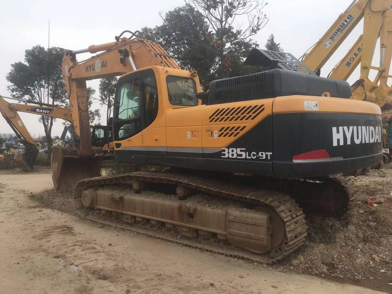 HYUNDAI R385 - Riteņu ekskavators: foto 1 HYUNDAI R385 - Riteņu ekskavators: foto 1
