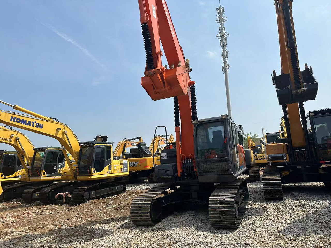 Hitachi ZX200 Excavator Click for Discount - Ekskavators: foto 4 Hitachi ZX200 Excavator Click for Discount - Ekskavators: foto 4