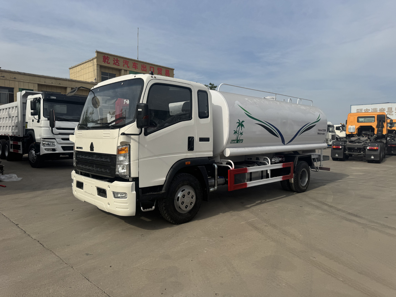Howo Water Tanker Click for Discount - Ūdens sūknis: foto 1 Howo Water Tanker Click for Discount - Ūdens sūknis: foto 1