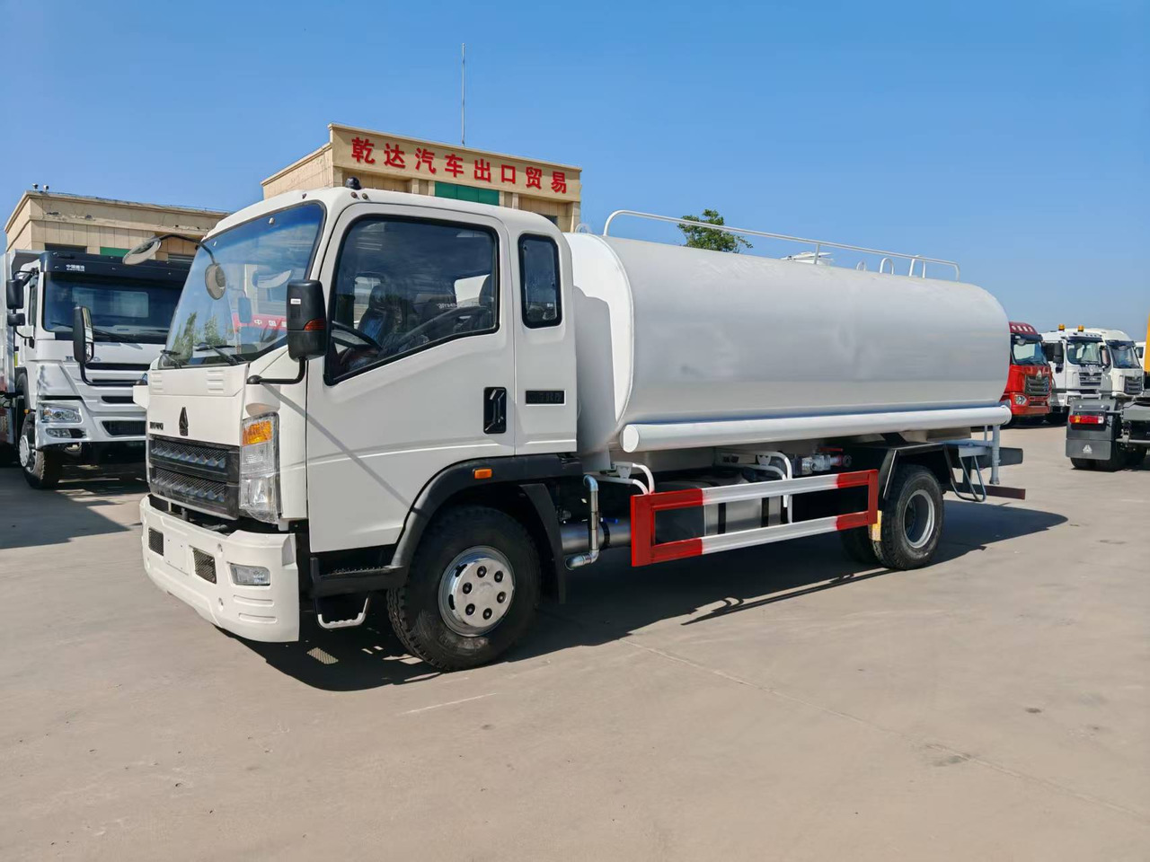 Howo Water Tanker Click for Discount - Ūdens sūknis: foto 5 Howo Water Tanker Click for Discount - Ūdens sūknis: foto 5